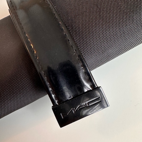 MAC Cosmetics Brush Roll - Picture 2 of 6